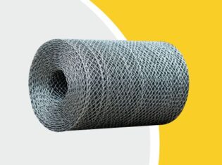 Как натянуть сетку рабицу на металлические столбы